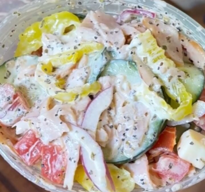 JERSEY MIKES SUB IN A TUB CUCUMBER SALAD! 🤤🥒 by @low.carb.love Would you try this!? All you need is: Cucumber Red onio…