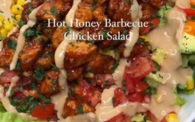 Hot Honey Barbecue Chicken Salad🔥🤌🏾 by @cmgetfit_ Ingredients⬇️ Chicken: -1lb chicken breast, cut into bite size piec…