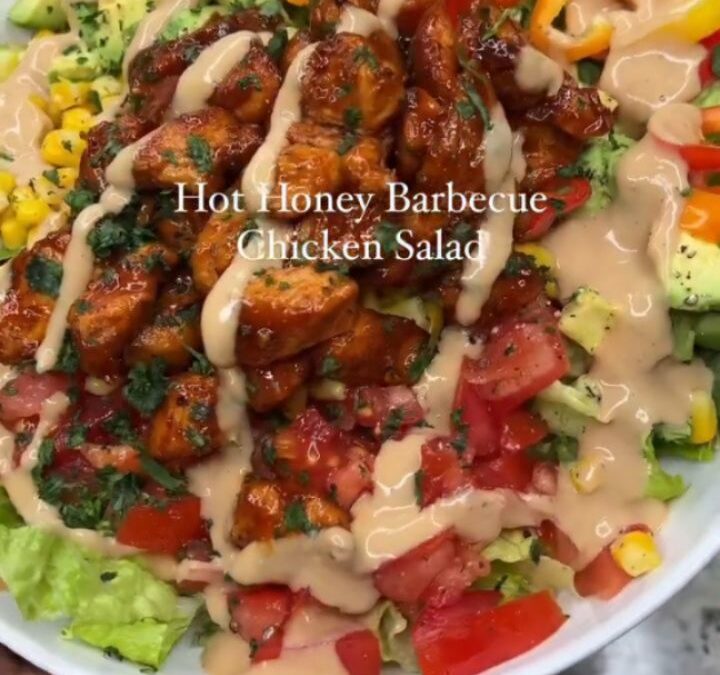 Hot Honey Barbecue Chicken Salad🔥🤌🏾 by @cmgetfit_ Ingredients⬇️ Chicken: -1lb chicken breast, cut into bite size piec…
