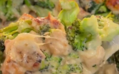 Say “YES” if you you would try this LOW CARB CHICKEN CAESAR BAKE! 🤤 by @low.carb.love All you need is: Chicken breast S…