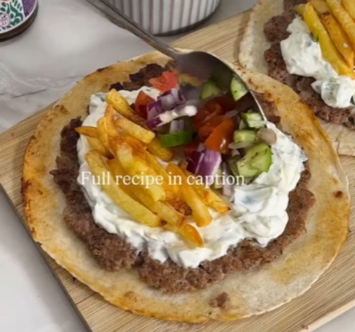 Say “YUM” if you would eat these healthy gyros tacos ❤️🔥 by @liz.bitesback Make sure to like & save ✨ Ingredients for …