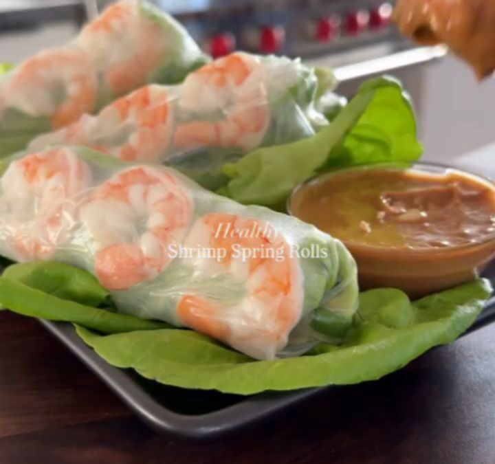 Healthy shrimp spring rolls✨ by @maxiskitchen Peanut Sauce (or sub sweet chili sauce):▪️1 tsp Oil▪️1 Clove Garlic, mince…