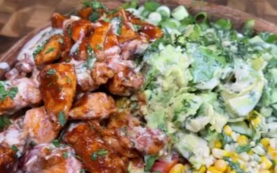 Say “YUM” if you would eat this Honey Barbecue Chicken Salad 😍 by @ice.karimcooks (Recipe 👇🏽) Macros per serving (X3 …