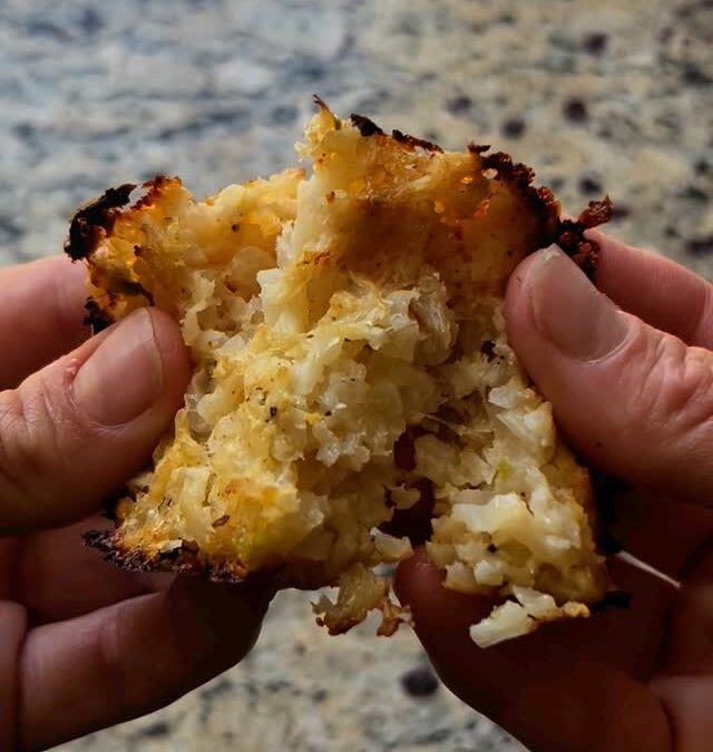 Follow @sometimes_healthy_jrae for more easy low carb recipes. Idea by @jasminemays Low carb hashbrowns: 1 package froze…