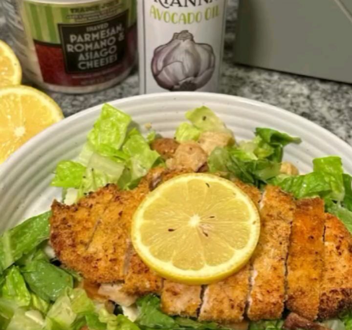 AIR FRYER CRISPY CHICKEN CAESAR ✨🍋 by @abbys.apron Ingredients: 2 boneless, skinless chicken breasts 1/2 cup panko brea…
