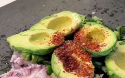 Mediterranean-inspired Guacamole by @shredhappens Regular Guac is one of my favorites, so I decided to load it up with s…