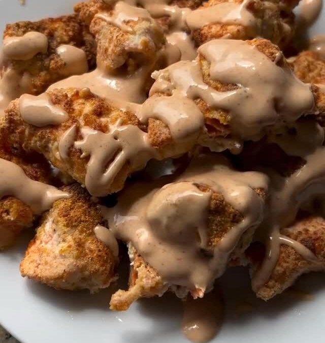 Follow @sometimes_keto_jrae for more easy healthy recipes. Idea from @jazzleaf_ Salmon Bites: 2 pounds salmon 1 cup Parm…