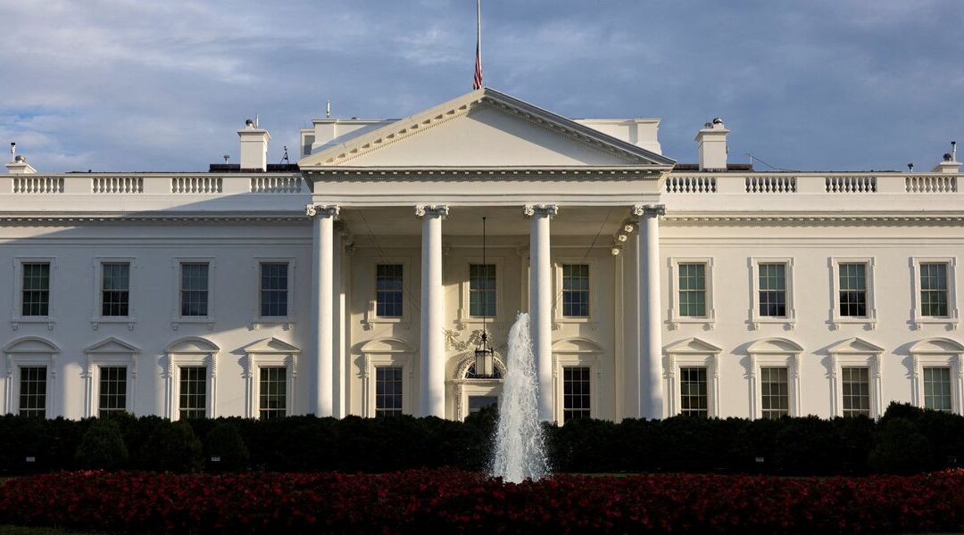 ‘Unprofessional!’ Over 100 national security staffers given minutes to clear out