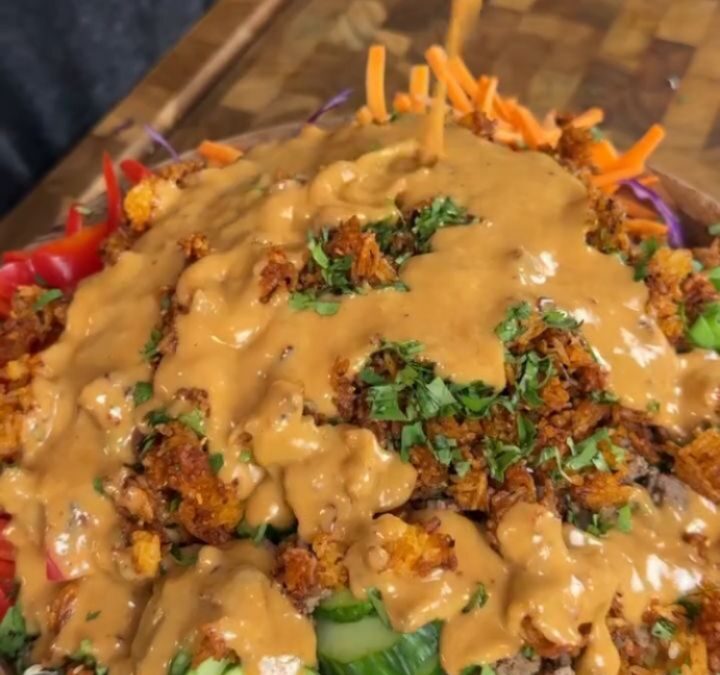 Save this ‼️ EASY 30-minute high protein crispy rice salad with peanut sauce 😍 by @ice.karimcooks (recipe 👇🏽) EXQUISI…