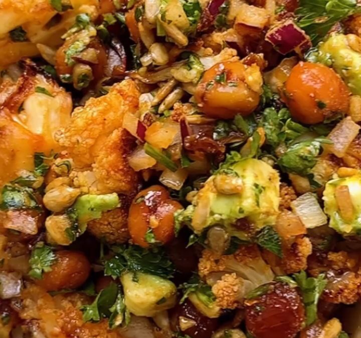 ROASTED HONEY-PAPRIKA CAULIFLOWER & CHICKPEA SALAD! by @starinfinitefood • • • One medium head cauliflower, cut into flo…