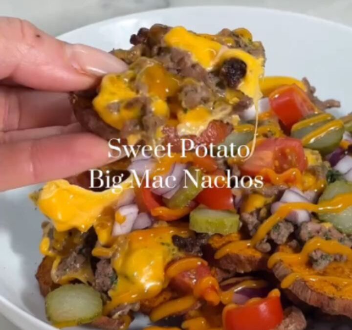 Say “YUM” if you would eat this Easy Big Mac Sweet Potato Nachos by @liz.bitesback 42g protein ❤️‍🔥 Make sure to like a…